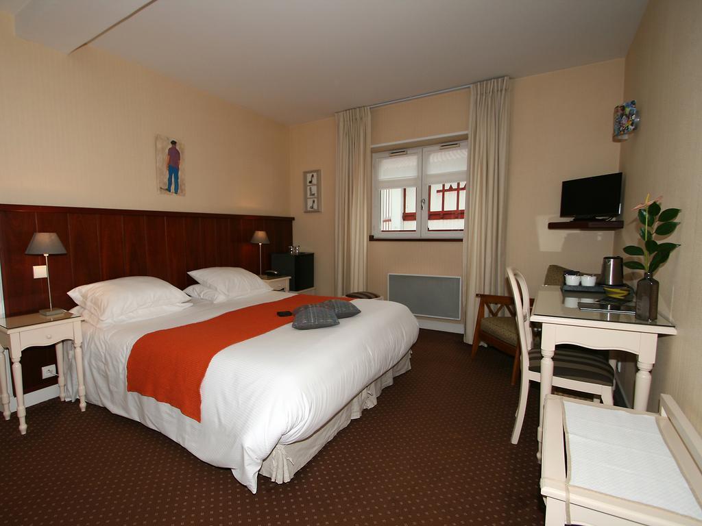Hotel Les Almadies - Coeur De Ville Saint-Jean-de-Luz Szoba fotó