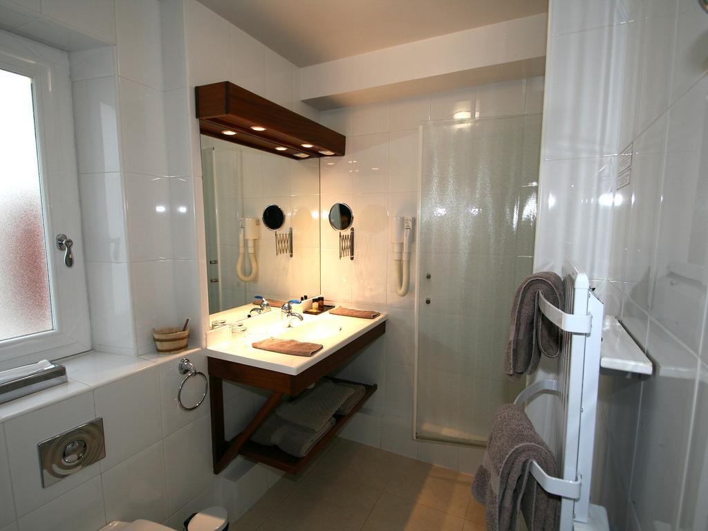 Hotel Les Almadies - Coeur De Ville Saint-Jean-de-Luz Szoba fotó
